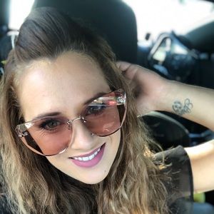 Meet your Posher, Regan